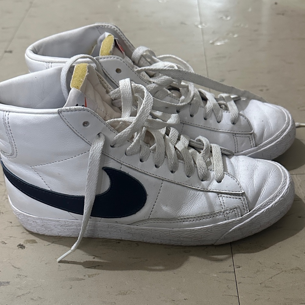 Nike White and Black Women's Sneakers